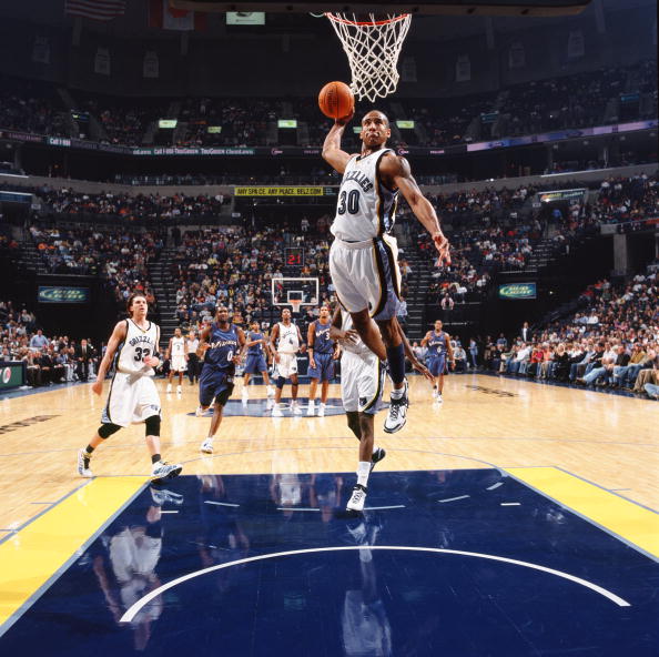 他用更少的 他用更少的